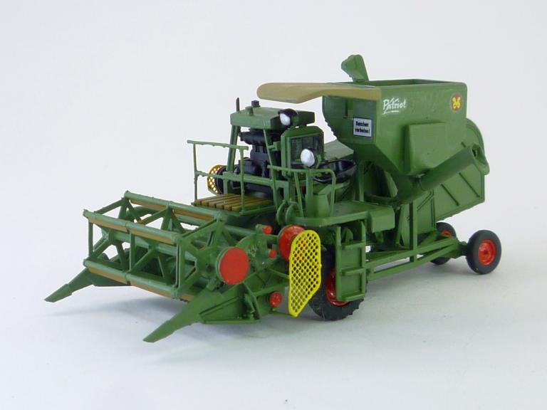 Mädrescher E176 ohne Spreubergung oxidgrün